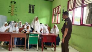 Santri Ponpes Al Furqan Dumai diberi penerangan hukum dari Jaksa Masuk Sekolah