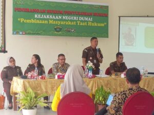 Kepala SMK negeri swasta Dumai dibekali penerangan hukum soal pengelolaan dana BOS