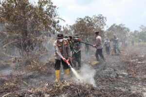 Masuk ke lokasi hutan terbakar, ini yang dilakukan Kapolres Dumai AKBP Nurhadi