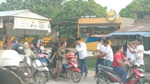 Kader Perindo Kecamatan Dumai Barat berbagi Takjil