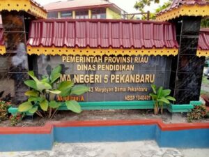 Hj Elmi pastikan SMAN 5 Pekanbaru tidak terima dana hibah