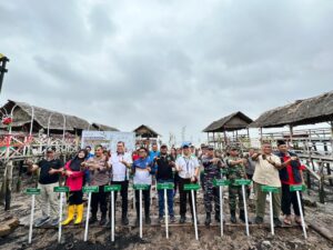 Dukung Rehab Mangrove, Apical Tanam 2.000 batang di Dumai 