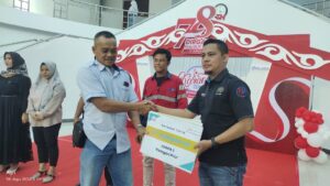 Pengurus PWI Dumai Ricky Syahputra juarai Lomba Karaoke Pelindo