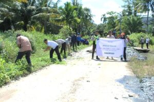 Goro Apical Dumai dan warga normalisasi parit 2 Km