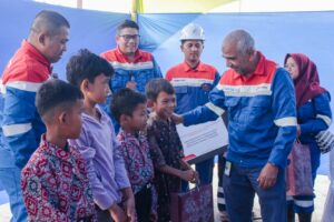 Warga terdampak banjir di Rantau Kopar Rohil terima bantuan PHR