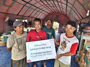 Darmis dan warga Duri di tenda darurat banjir terharu terima bantuan PHR