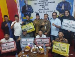 KONI Dumai salurkan uang pembinaan Atlit dan Pelatih berprestasi dalam Porprov Riau 2022 lalu