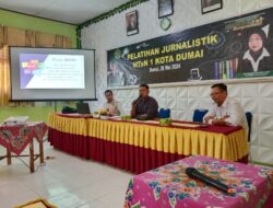 Faisal Arif paparkan materi ilmu dasar jurnalistik di MTsN 1 Dumai