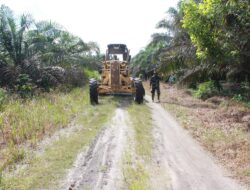 Hari keenam TMMD, Kodim Dumai dan warga RT 11 Kayu Kapur kompak perbaiki Jalan Sidomulyo
