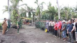 TMMD Kodim Dumai tanami ratusan bibit mangrove di Pantai Purnama