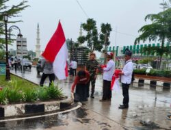 Semangat Hari Kemerdekaan, Pelindo Dumai aktif membagikan Bendera Merah Putih