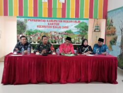 Camat Balai Jaya Rohil mediasikan perselisihan antara Koperasi Produsen Balam Tani Jaya dan PT UTS