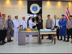 Rayakan HUT ke 80 TNI, Kapolres Dumai potong tumpeng di Mako Lanal