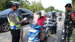 Razia tertib lalu lintas di Perumahan Bukit Datuk Dumai, Petugas tegur 110 pengendara