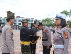 Kapolres Dumai bersama Ketua LAM resmikan penggunaan Tanjak dan Slempang untuk anggota Polri