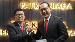 GM Kilang Pertamina Dumai Iwan Kurniawan sertijabkan Jubir dari Agustiawan ke Tengku Muhammad Rum