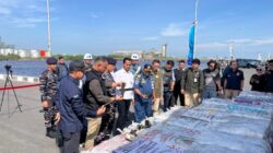 Lanal Dumai tangkap 200 ton arang bakau diduga ilegal di Perairan Meranti