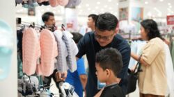 Perwira Pertamina di Dumai bahagiakan 57 anak yatim dan dhuafa dengan berbelanja baju lebaran