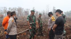 Danrem 031 bersama Karoops Polda Riau turun ke lokasi karhutla di Dumai pimpin pemadaman
