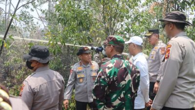 Kapolda Riau ke lokasi Karhutla Dumai dan perintahkan kesiapsiagaan akan potensi bencana ekologis