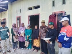 Warga RT 12 dan 13 terima bantuan sembako dari perangkat Kelurahan Tanjung Palas Dumai