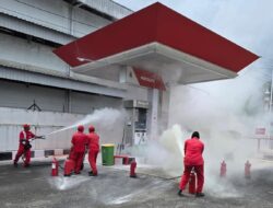 Pertamina Patra Niaga Sumbagut simulasikan penanggulangan keadaan darurat SPBU di Padang