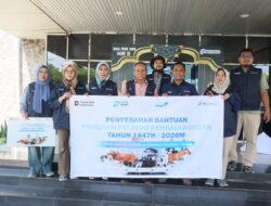 Pelindo Berbagi Kurban di Dumai, warga dan mitra kepelabuhan menerima penyaluran daging