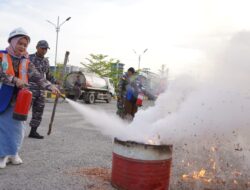 Pelindo Dumai simulasikan penanganan kebakaran di area pelabuhan
