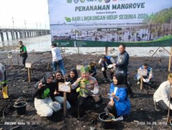Kapolda Riau pimpin penanaman seribu pohon Mangrove di Pesisir Pelabuhan Navigasi Dumai