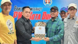 Bambang Prayetno diantar puluhan pendukung serahkan berkas pendaftaran maju calon Ketua PWI Dumai