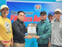 Bambang Prayetno diantar puluhan pendukung serahkan berkas pendaftaran maju calon Ketua PWI Dumai